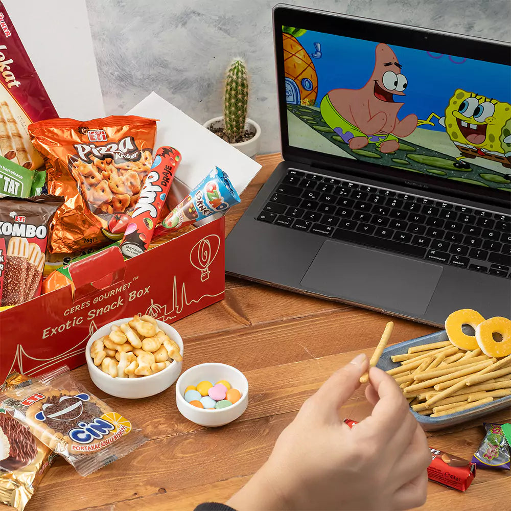 50-Pack International Snack Box - Assorted Treats