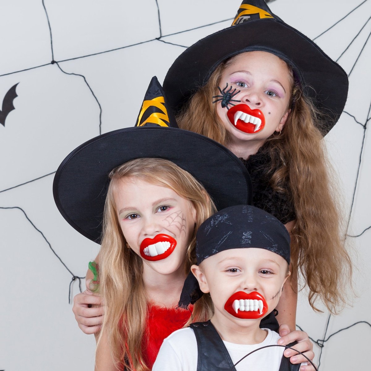 Halloween Vampire Teeth Fangs & Creepy Lips Delight 20 Pcs