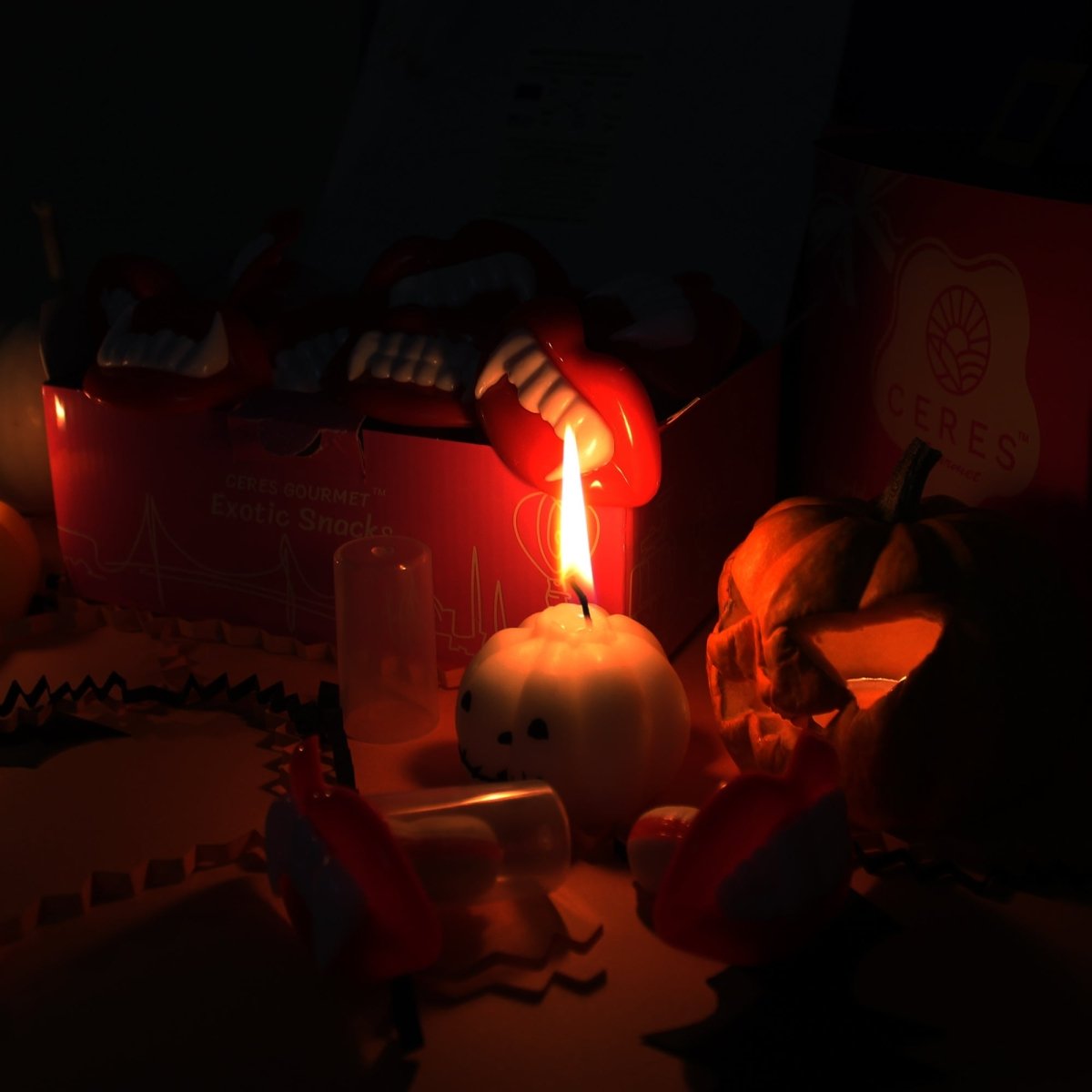 Halloween Vampire Teeth Fangs & Creepy Lips Delight 20 Pcs