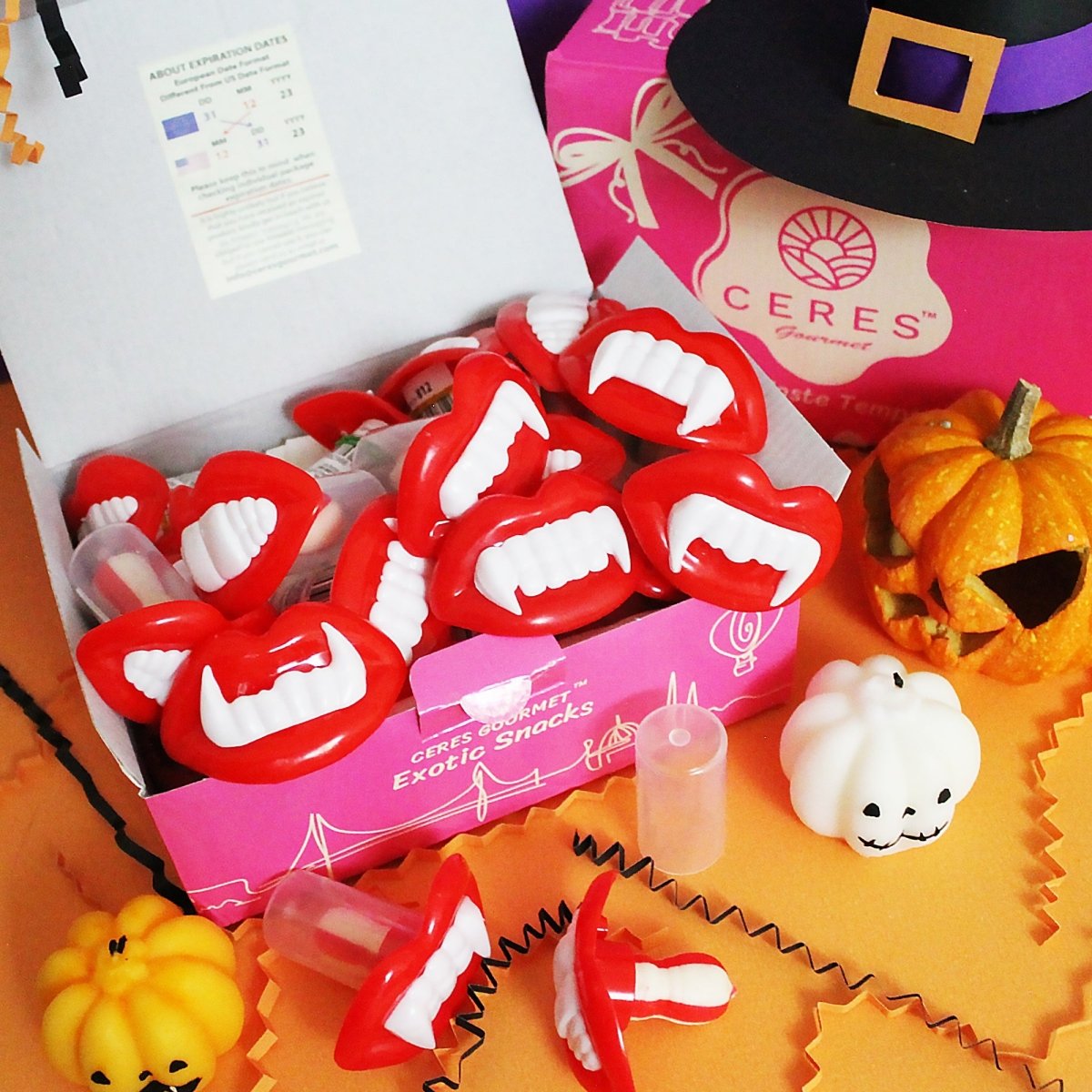 Halloween Vampire Teeth Fangs & Creepy Lips Delight 20 Pcs