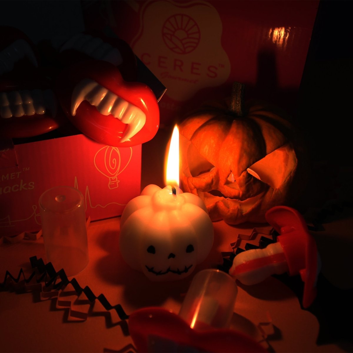 Halloween Vampire Teeth Fangs & Creepy Lips Delight 20 Pcs